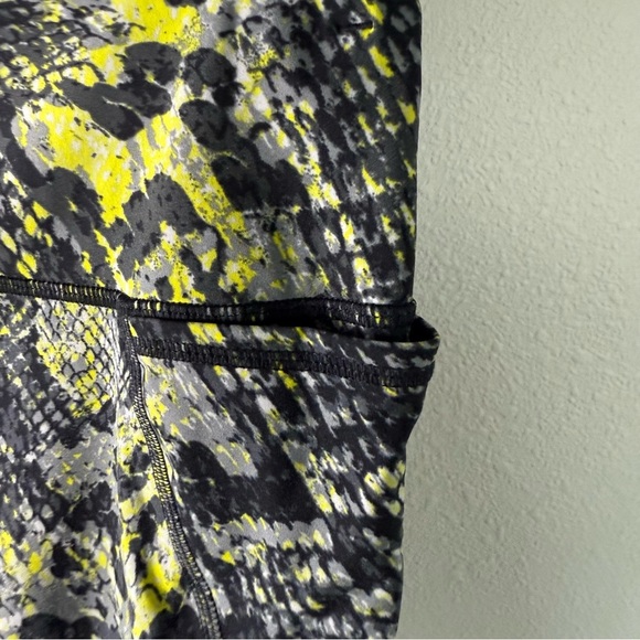 NWOT Sweaty Betty Citrus Yellow Snake Print 7/8 Length Power Legging Medium - Picture 7 of 13